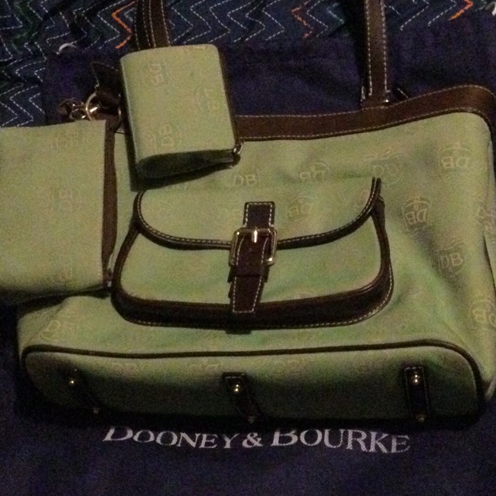 Dooney & Bourke bag with two detachable accessories.